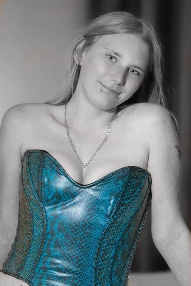 D and m photography - Kryssy in blue