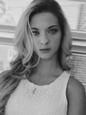 ashleyresch - Portfolio Headshot