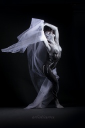 Suzie Q - Silver Drips Body Paint