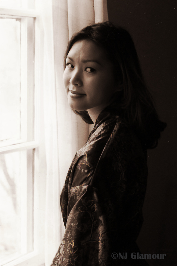 Art Knew-vaux - At the window